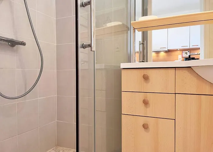 2 Pieces Climatise Avec Parking Proche - Fr-1-251-463 Apartmán