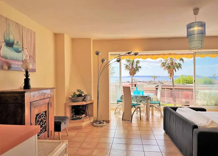 Apartment 2 Pieces Climatise Avec Parking Proche - Fr-1-251-463 Le Lavandou