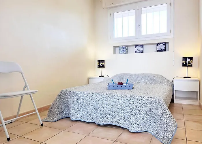 2 Pieces Climatise Avec Parking Proche - Fr-1-251-463 *